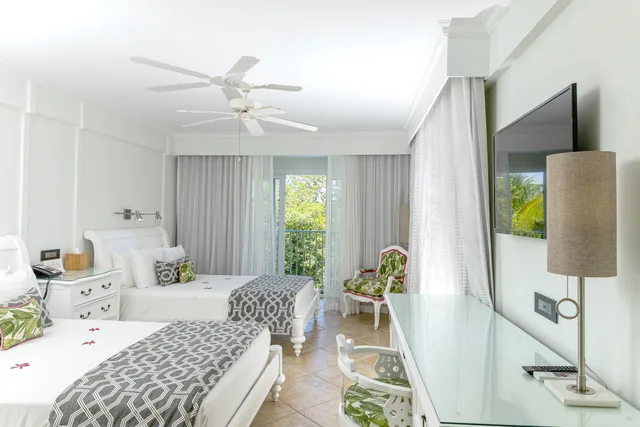 Room, Double Bed, Pool View, Coco Palm 8/10