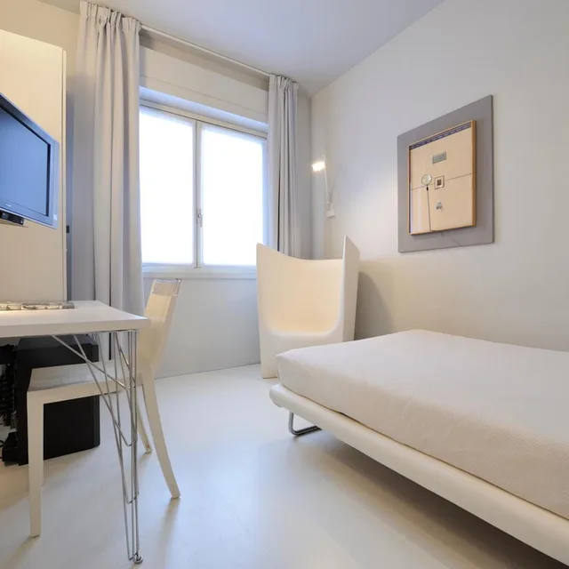 Room, Single, Art Hotel Boston 3/10