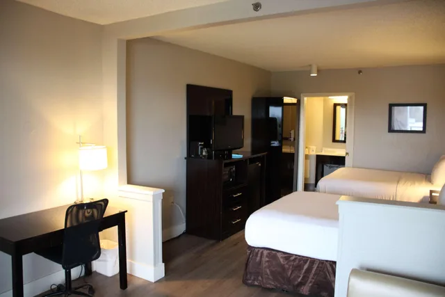 غرفة بسريرين مزدوجين، Boca Suites Deerfield Beach, SureStay Collection by Best Western FL 6/9