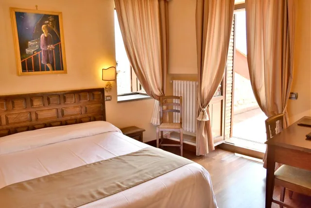 غرفة قياسية ثلاثية، Bosone Palace 1/5