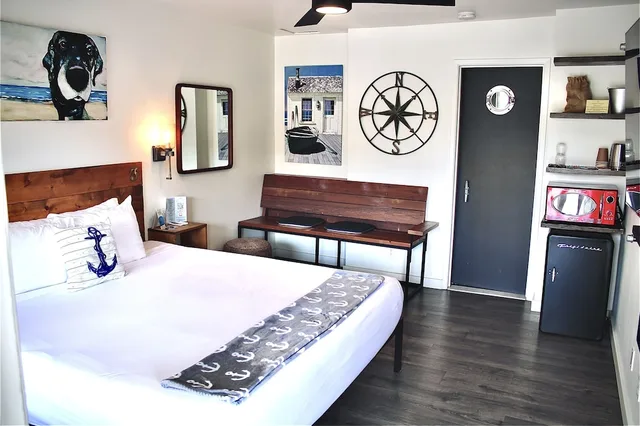 Standard, King Bed, Haley Hotel 5/10