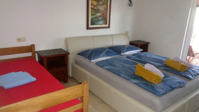 2 Bedrooms, Comfort, Apartment, 1 Single and 2 Queen Beds، APARTMENTS MORETA 1/10