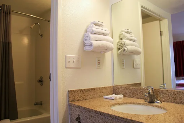 Standard, Double Bed, Smoking, Accessible, Motel6 Enfield, CT - Hartford 5/5