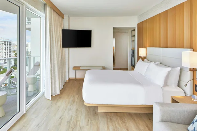 غرفة بسرير مزدوج لذوي الإعاقة، AC Hotel by Marriott Fort Lauderdale Beach 3/4