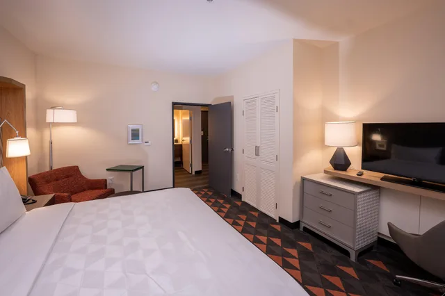 جناح بسرير كينج مع أريكة، Holiday Inn Nw Houston Beltway 8 2/6