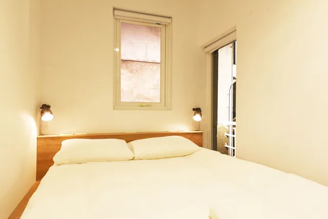 غرفة كومفورت بسرير مزدوج بشرفة، Flip Flop Hostel 1/5