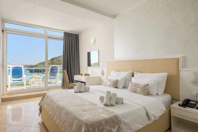 غرفة قياسية بسرير مزدوج أو سريرين منفصلين بإطلالة على البحر بشرفة، Hotel Mimosa - Lido Palace 4/10