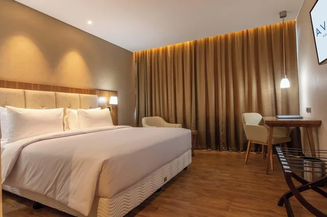 غرفة سوبيريور بإطلالة على المسبح، Avenzel Hotel and Convention Cibubur 1/1
