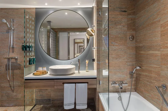 Connecting, the Level, Family Suite، Melia Valencia Palacio de Congresos Formely Hilton Valencia 7/8