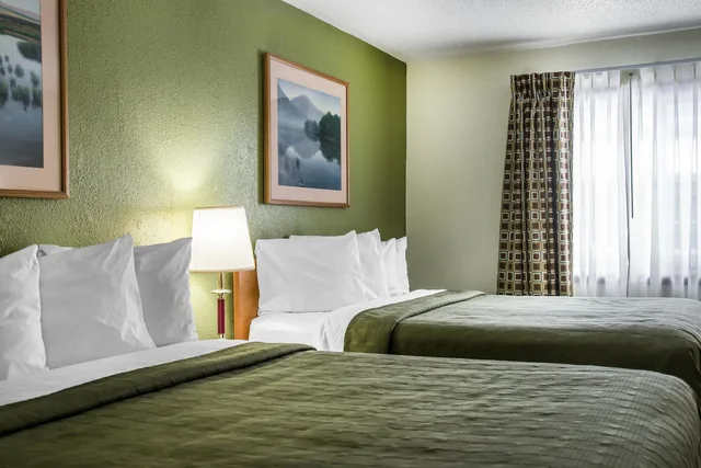 غرفة ديلوكس بسريرين كوين، Hudson Inn & Suites (ex Quality Inn) 1/7