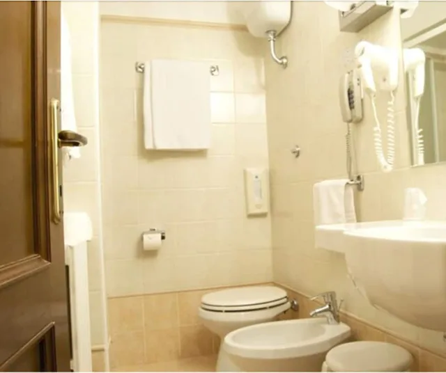 Family, 1 Double and 3 Single Beds، La Luna 2/3