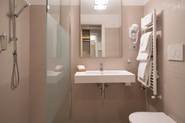 غرفة عائلية رباعية بسرير مزدوج وسريرين منفصلين، Hotel Calabona 4/5