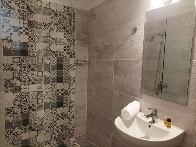 جناح فاخر بسرير كينج بإطلالة على المدينة مع أريكة، Tins Hotel City 6/9