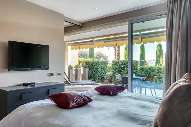 جناح في الطابق الأرضي، Le Royal Mougins Golf Resort 1/2