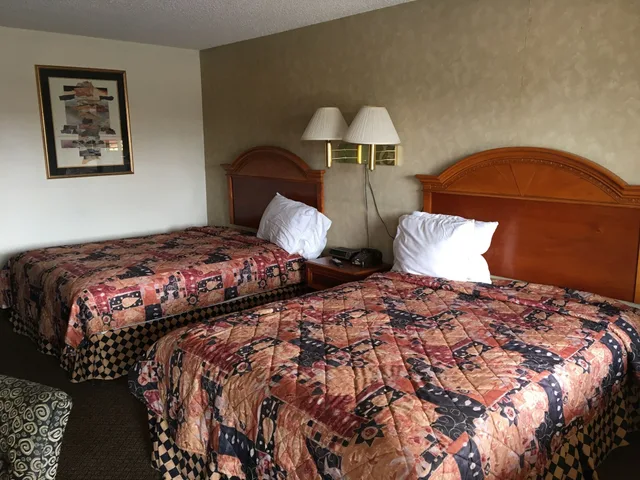 غرفة كومفورت بسريرين كوين، Inn At Mexia 2/9