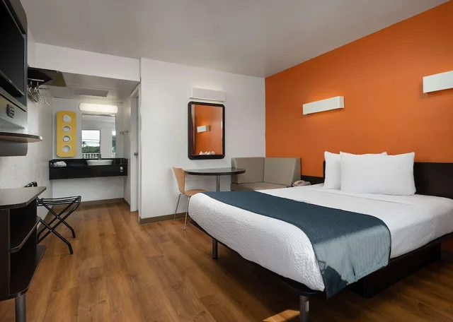 غرفة قياسية بسرير كوين لذوي الإعاقة، Motel6 Carpinteria, CA - Santa Barbara - North 2/5