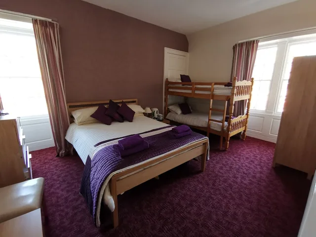 جناح كومفورت بسرير كينج وسرير بطابقين، St Ronans Hotel (ex Oyo) 1/2