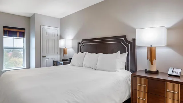 جناح بغرفتي نوم لذوي الإعاقة، The Suites at Hershey 8/10