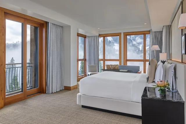 غرفة كبيرة ركنية بسرير كينج بإطلالة على الجبل، The Ritz Carlton Lake Tahoe 2/5