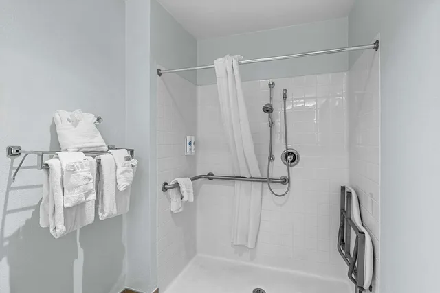 غرفة بسرير كوين، Comfort Inn Staunton 2/2