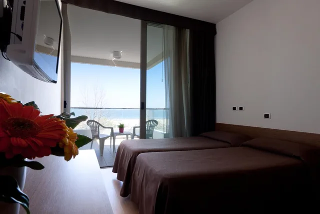 غرفة بشرفة مفردة بسرير مزدوج، Hotel Cristallo Rimini 3/6