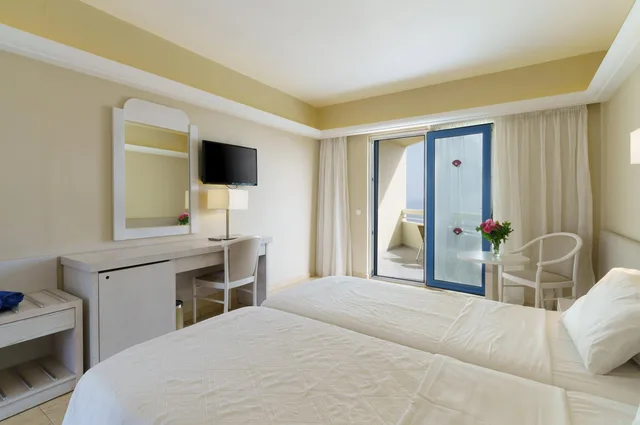 Room, Double or Twin Bed, Side Sea View، Pearl Beach 1/5