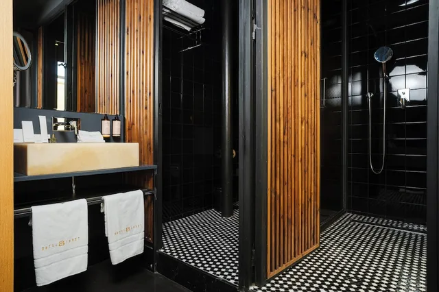 Petite, Penthouse, King Bed، Hotel Lobby Room 7/7