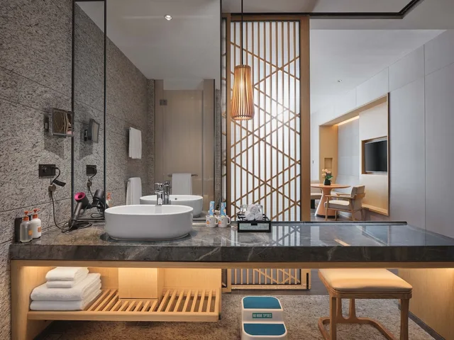 Standard, King Bed, Ocean Front, High Floor, Crowne Plaza Sanya Haitang Bay Resort 4/5