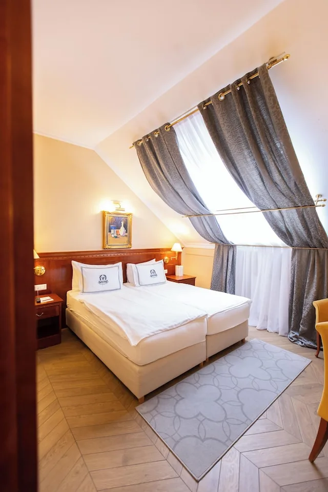 Standard, Queen Bed, Waldinger Hotel 1/8