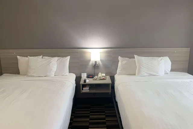 غرفة ديلوكس بسريرين كوين، Microtel Inn & Suites by Wyndham Charlotte Airport 1/1