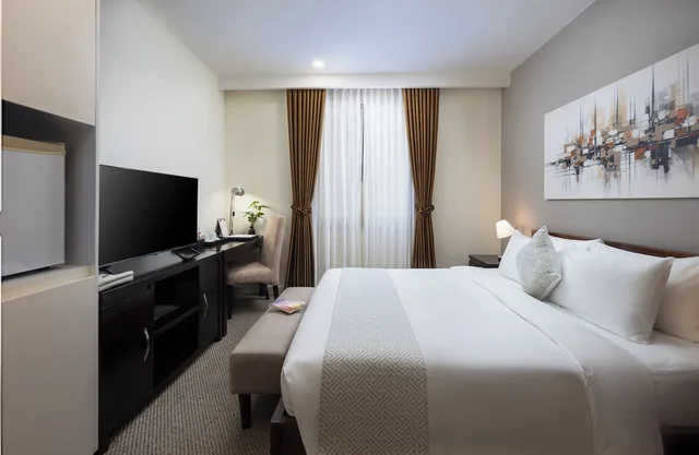 Cozy, Studio, King Bed, Central Mansions 8/10