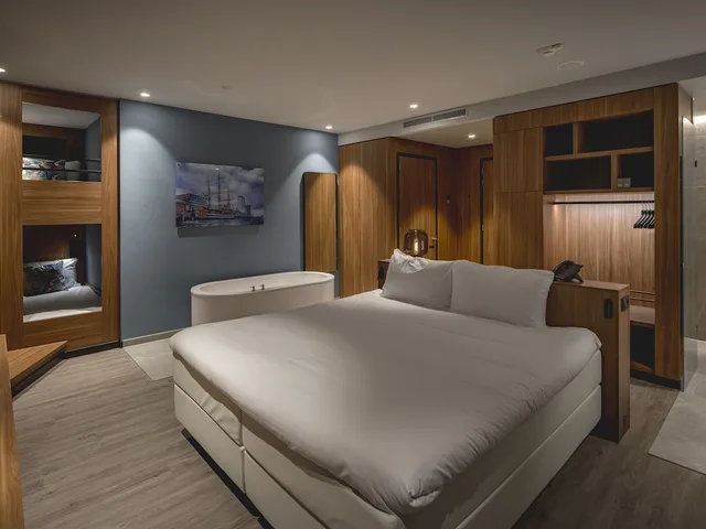 غرفة عائلية بسرير كينج وسرير بطابقين، Van der Valk Hotel Amsterdam Zuidas 6/10