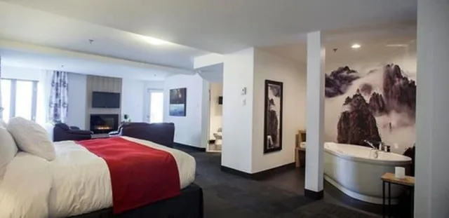 Deluxe, King Bed, Riverside, Jetted Tub، L Auberge Du Lac St Pierre 2/5