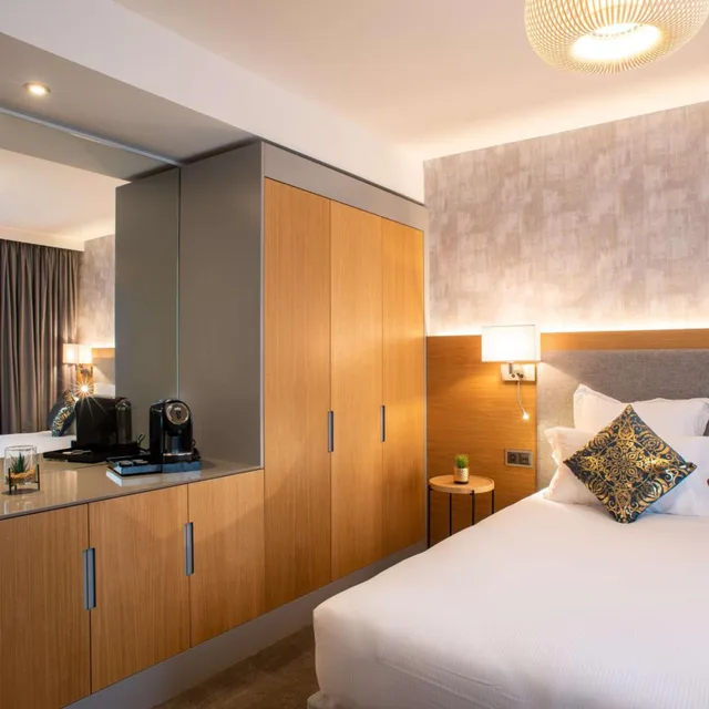 Room, Queen Bed, Brit Hotel Paris Orly 1/6