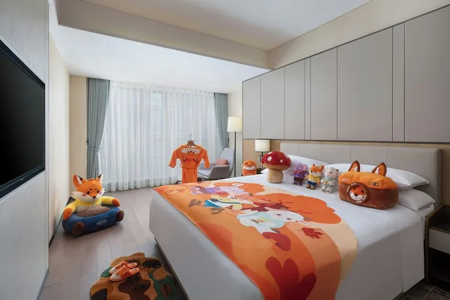Studio, King Bed, City View, Marriott Executive Apartments Chongqing 2/6