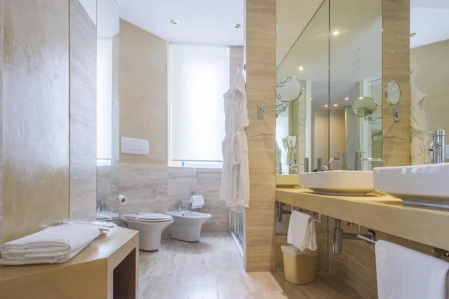 جناح، Hotel Excelsior Vasto 8/10