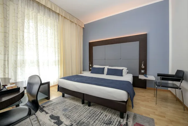 جناح جونيور بسرير كينج وسريرين منفصلين، Hotel City 4/8