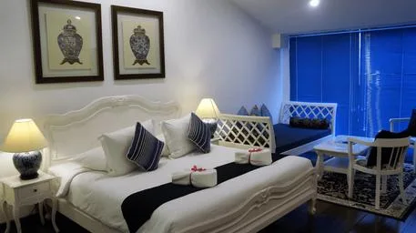 جناح جونيور بسرير كينج، Heeren Palm Suites 1/1