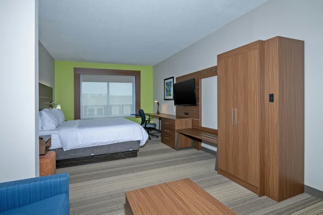 جناح ديلوكس لذوي الإعاقة، Holiday Inn Express Hotel & Suites Woodbridge 2/5