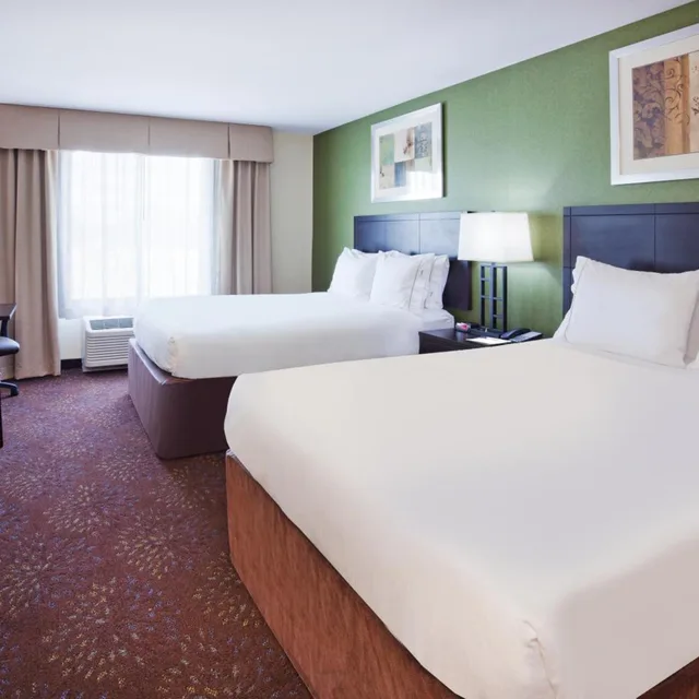 غرفة بسريرين مزدوجين لذوي الإعاقة، Holiday Inn Express Hotel Suites Rochester 3/8
