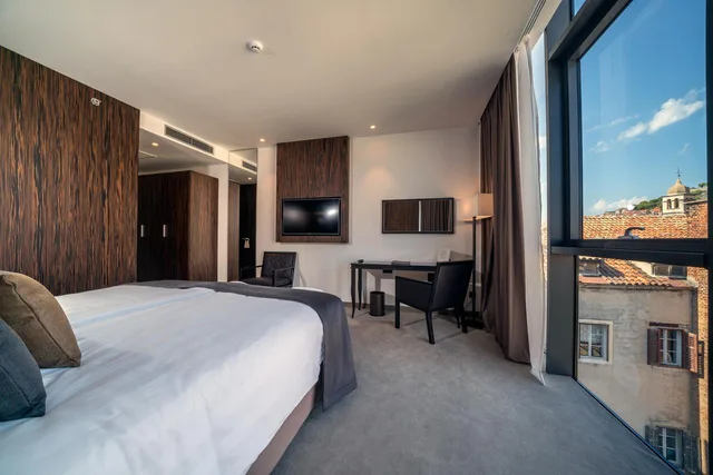غرفة كلاسيكية بإطلالة على الفناء مفردة بسرير مزدوج، Hotel Bellevue-Superior City Hotel 1/2