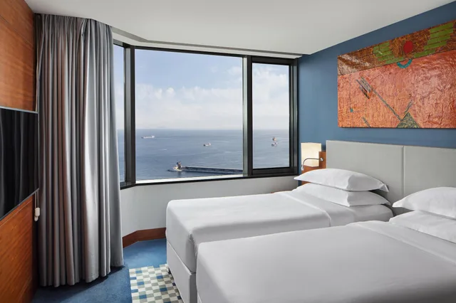 غرفة سوبيريور بسريرين منفصلين بإطلالة على البحر، Sheraton Istanbul Atakoy Hotel 1/9