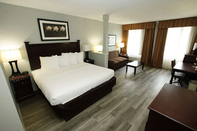 جناح بسرير كينج، Best Western Paramus Hotel & Suites 2/4