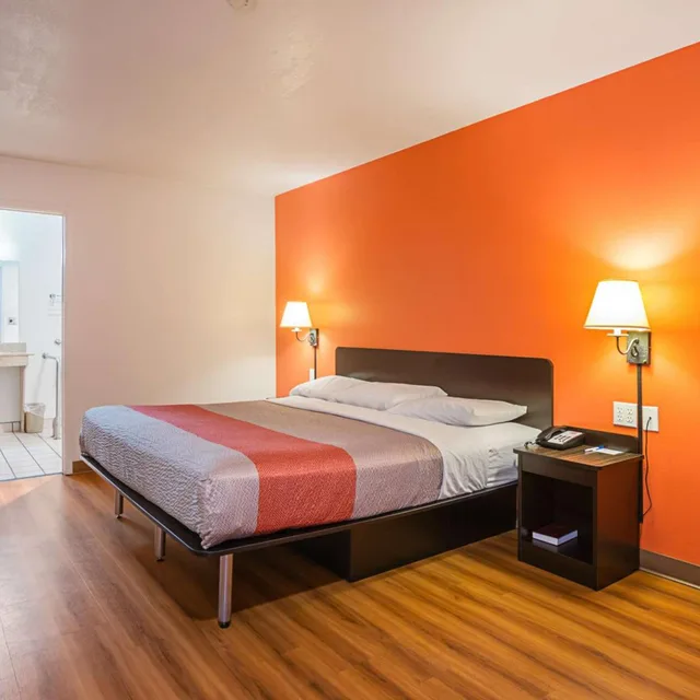 1 King Bed Mobil Access Tub Nsmk Micfridg، Motel6 Safford, AZ 8/10