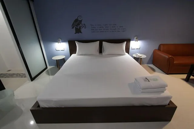 غرفة قياسية بسرير كينج بشرفة، Eazy Motel B.A.N.G.N.A 6/7