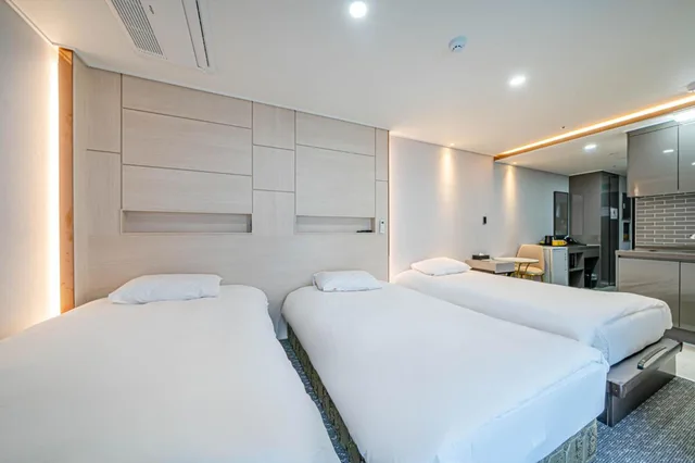 غرفة قياسية ثلاثية، Griffin Bay Hotel 1/6