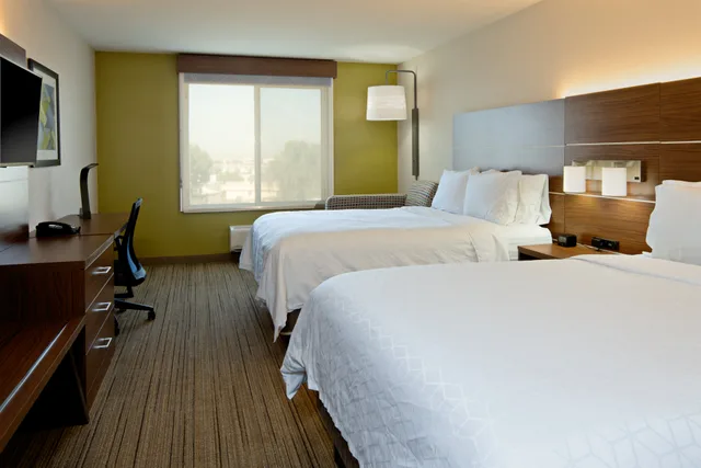 غرفة بسريرين كوين، Holiday Inn Express Hotel And Suites Fresno South 2/4
