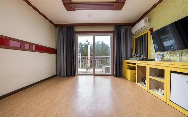 Ondol، Paradais Motel 1/1