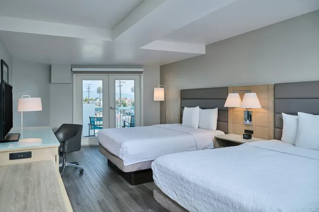 غرفة بسريرين كوين بشرفة، Hampton Inn and Suites Hermosa Beach 2/5