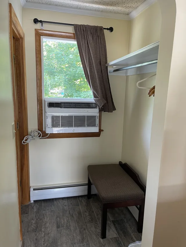Room, King Bed, The Colonial Mote 3/5